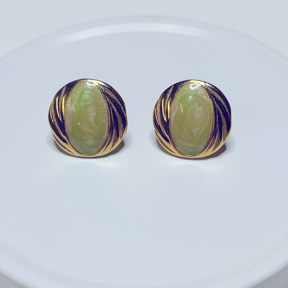 ☘️ 3/$15 Vintage Gold and Green Stone Button Stud Earrings Dainty Gold Earrings